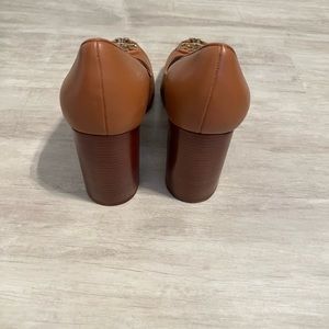 Authentic Brown Tory Burch heals with gold emblem